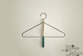 Wire coat hanger - thumbnail_3