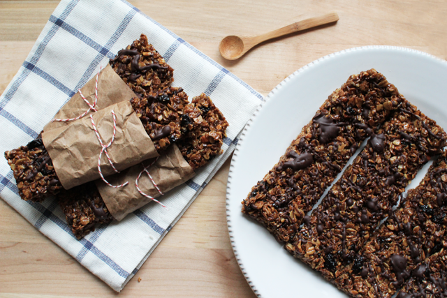 Barrette muesli, nocciole e cioccolato | Image courtesy of Flourishing Foodie