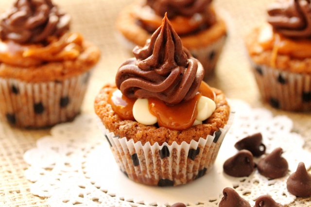 Chocolate toffee caramel cupcookies