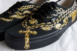 Carl Medley III customized sneakers - thumbnail_10