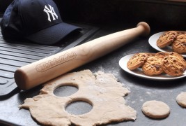 Bakeball bat rolling pin - thumbnail_1