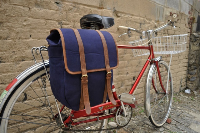 Bike bags di United By Blue | Image courtesy of United By Blue