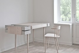 Private desk - thumbnail_2