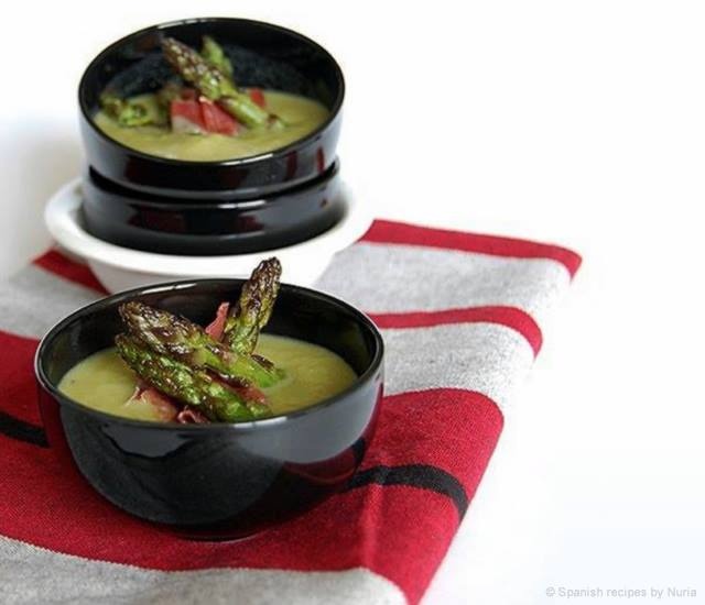 Asparragus puree with Iberian Ham | Image courtesy of Spanish recipes by Nuria