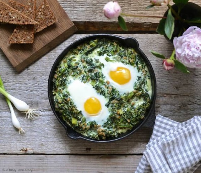 Creamy spinach with fried eggs | Image courtesy of A tasty love story